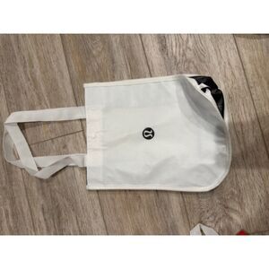 Lululemon shopping bag small white
